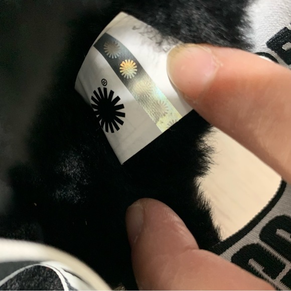 Womens UGG Oh Yeah Slide Sandal - Black - Picture 12 of 13